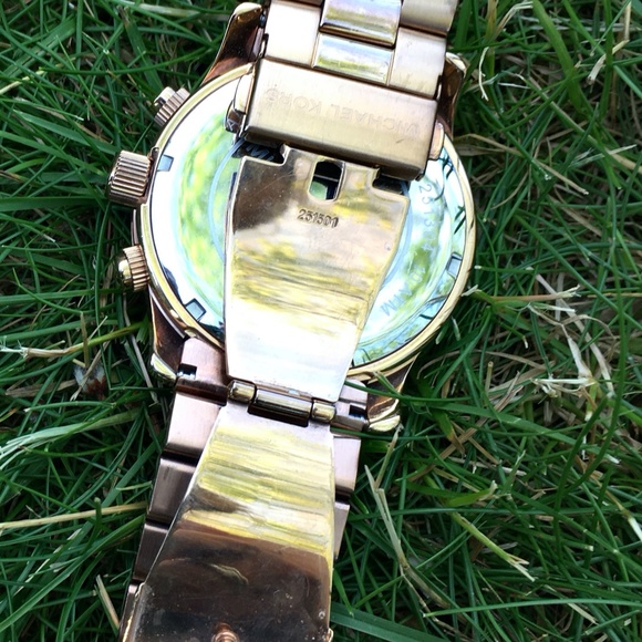 Michael Kors rose gold ladies watch - Picture 5 of 6